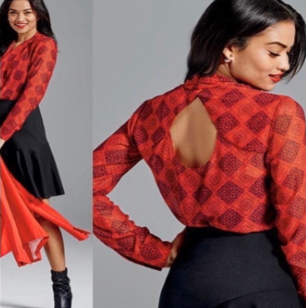 CABI #3125 Size Medium Red Diamond Blouse Drape Neck Cutout Back Red Blue
